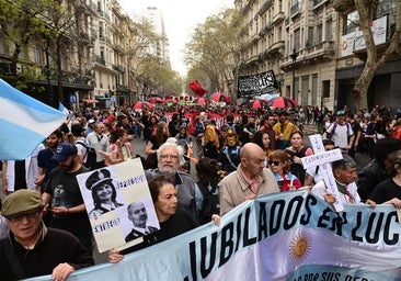 Milei busca en París atraer inversiones extranjeras para dinamizar una frágil economía argentina