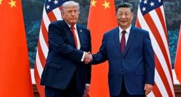 Trump agasaja a Xi Jinping con un recibimiento militar a pie de pista en Washington
