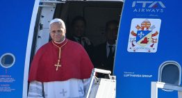 El Papa León XIV llega a Francia en una visita histórica
