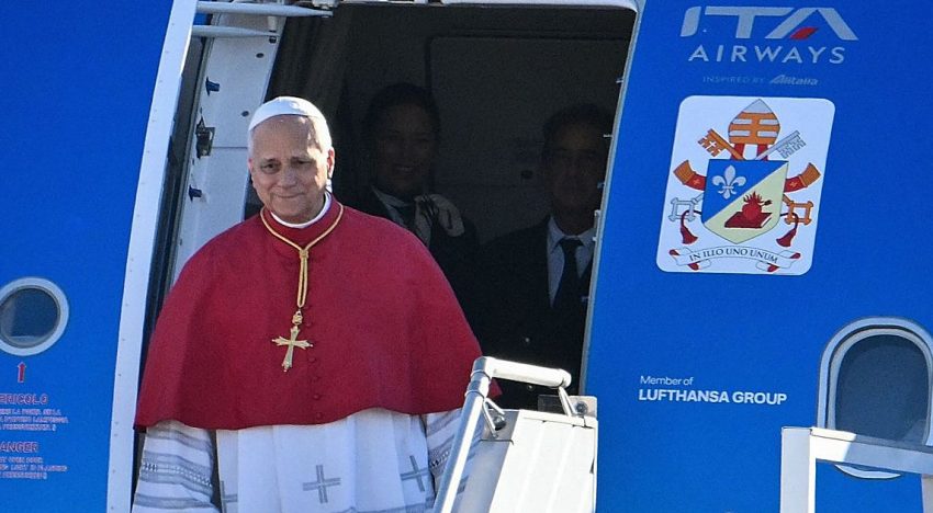 El Papa León XIV llega a Francia en una visita histórica