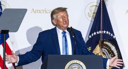 El Supremo avala cautelarmente las deportaciones de Trump a terceros países