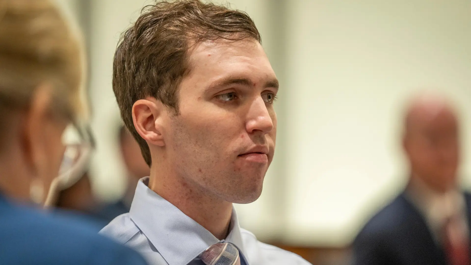 El acusado de matar a Charlie Kirk se declara inocente y el juez da luz verde a la Fiscalía para solicitar la pena de muerte