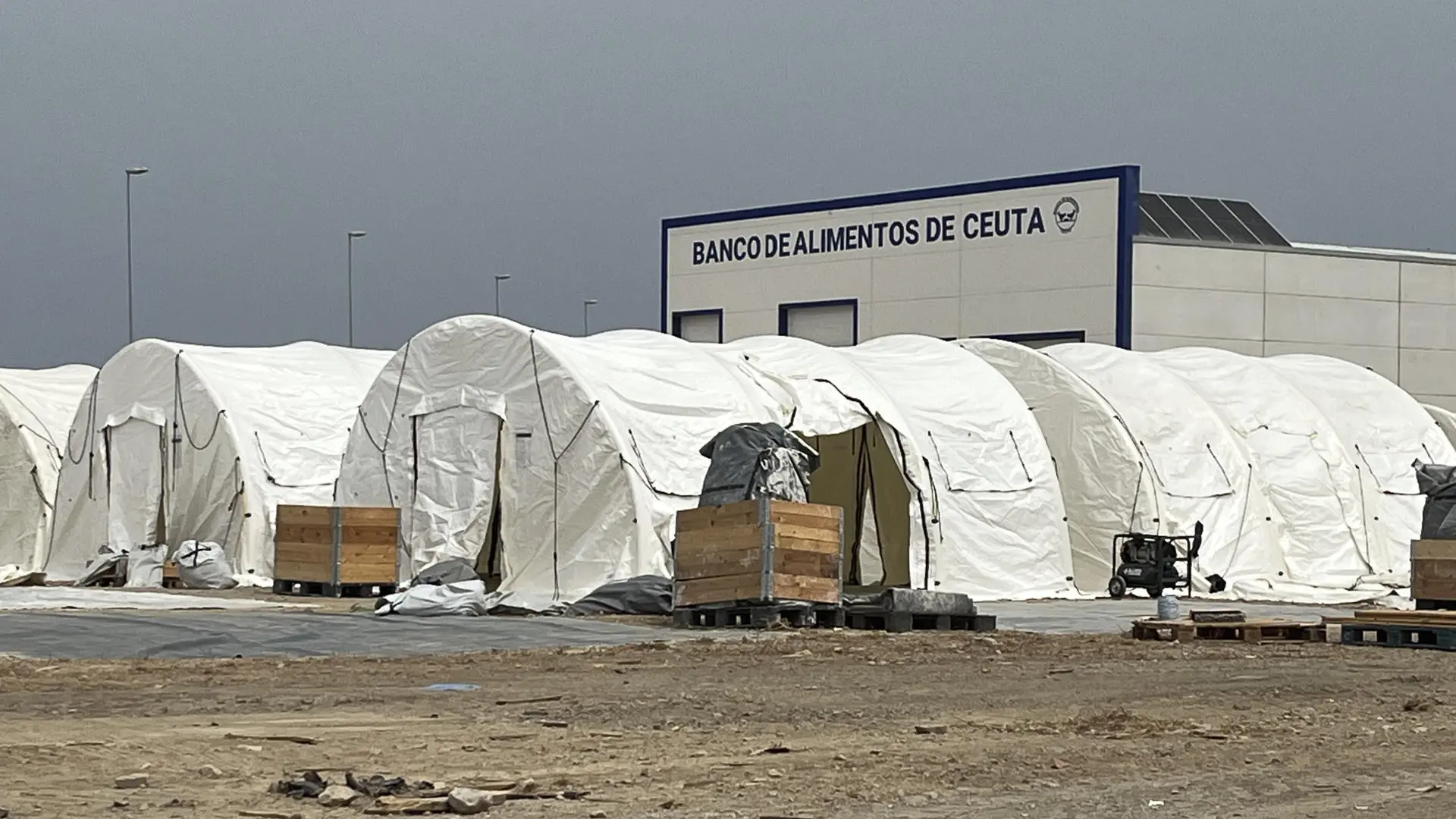 Así es el puerto de Ceuta, el pulmón económico de la ciudad y 'gasolinera' del Estrecho que acogerá a 1.000 migrantes: «Debe ser excepcional y reversible»