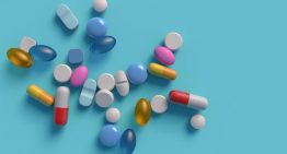 Pacientes con cáncer denuncian que los nuevos fármacos aprobados en Europa tardan hasta 3 años en llegar a España: «Son plazos inaceptables»