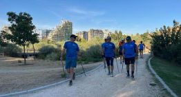 La práctica de la marcha nórdica se dispara de la mano de mayores de 50 años: «Pasé de no tener masa muscular a tener una movilidad perfecta»