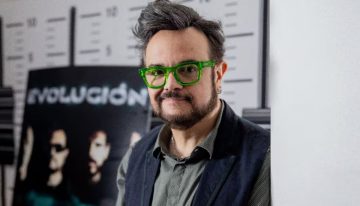 Aleks Syntek recibe una invitación de la Universidad del Perreo