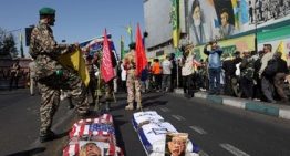 Macron anuncia el envío de soldados y misiles franceses para proteger el principal oleoducto de Arabia Saudí