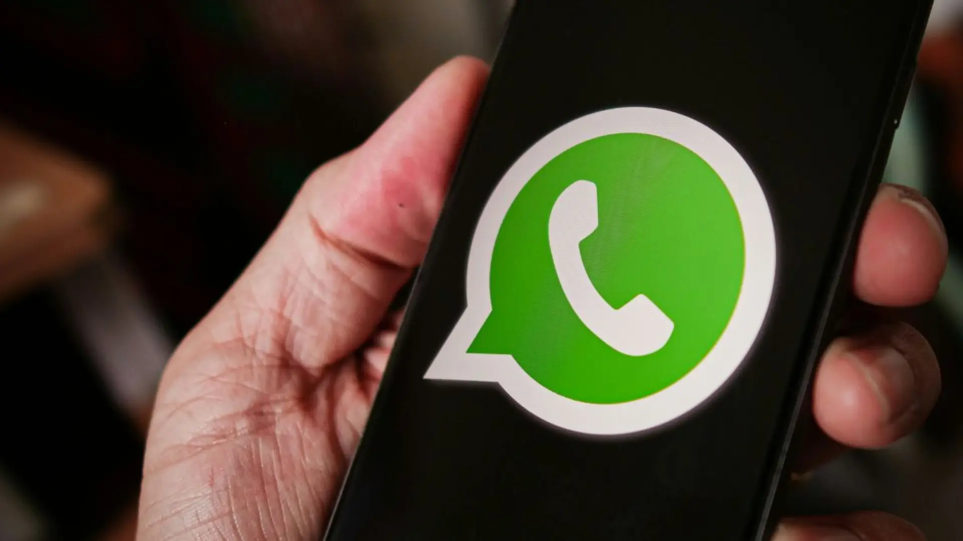WhatsApp tiene un fallo en Android que permite acceder a la galería de fotos sin desbloquear el móvil