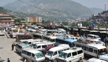 Mueren 27 alumnos y un profesor al derrumbarse el techo de un colegio en Pakistán
