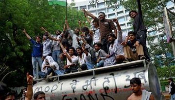 Las 'cucarachas' de la India exigen la dimisión del presidente de la Comisión Electoral por presuntas irregularidades