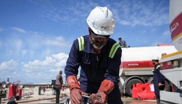 El Golfo aprende a exportar petróleo en plena guerra