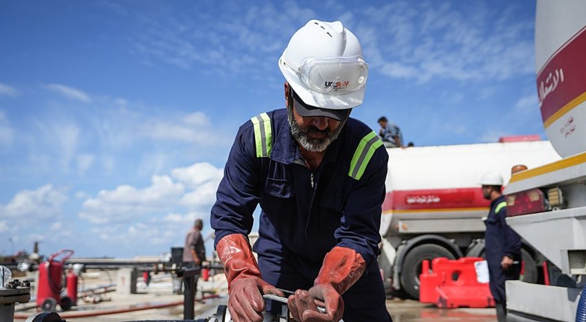 El Golfo aprende a exportar petróleo en plena guerra