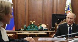 Trump afirma que cualquiera no llame «superinteligencia» a la IA es «el enemigo»