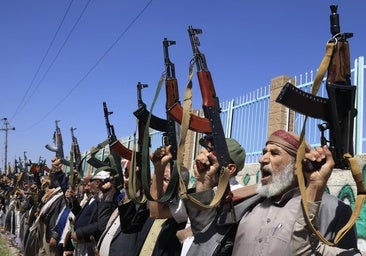 Los hutíes de Yemen reivindican un ataque contra el aeropuerto de Riad y una refinería de Aramco