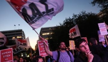 Tres detenidos por el derrumbe de un edificio en Atenas donde habían robado las tuberías del gas