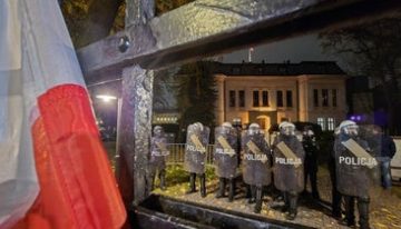 El presidente de Polonia ordena a la Policía retirar el bloqueo y convoca al Parlamento para «restablecer el orden»