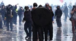 Un vendedor de videojuegos que se enfrentó a los saqueadores durante los disturbios en Francia, icono de la resistencia: «Más gente como este señor»