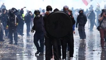 Un vendedor de videojuegos que se enfrentó a los saqueadores durante los disturbios en Francia, icono de la resistencia: «Más gente como este señor»