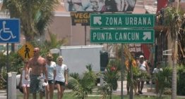 Un sacerdote muere en plena misa tras caerle encima una cruz en Ecuador