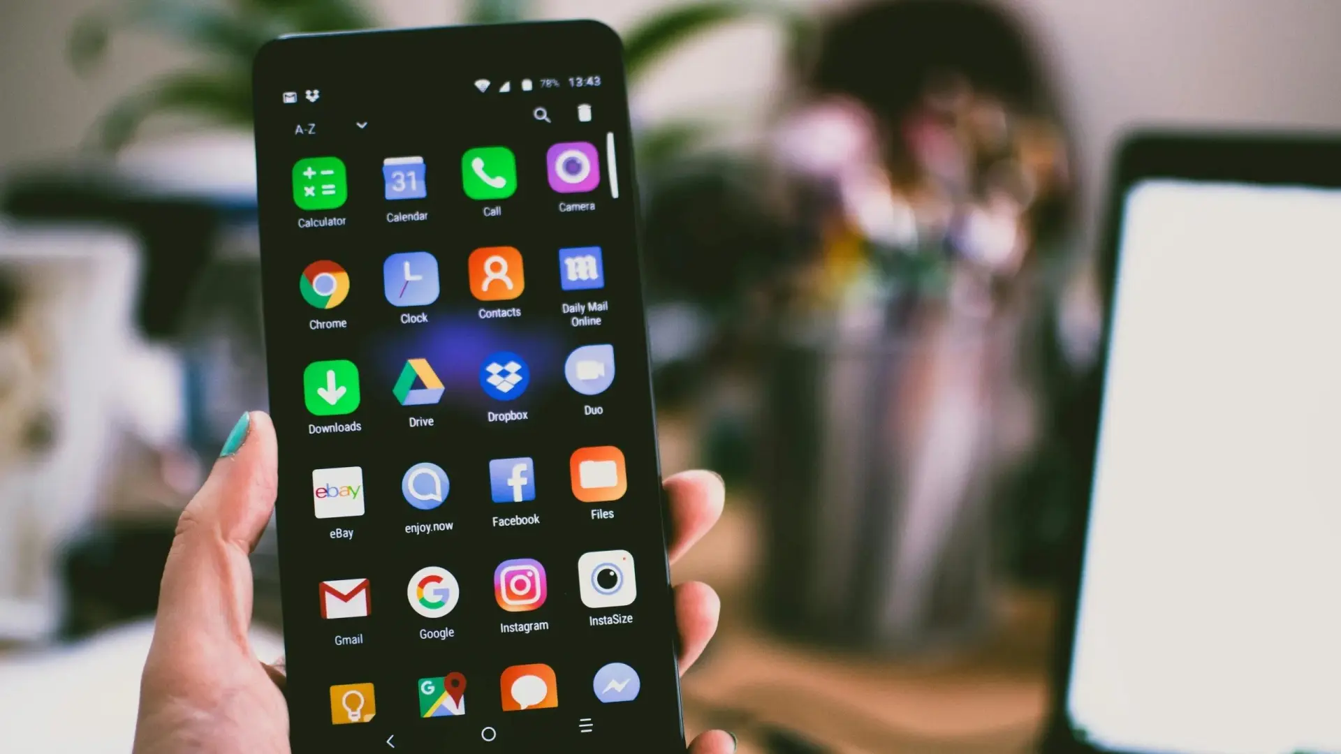 Google quiere que puedas crear tus propias aplicaciones para Android sin saber programar: solo tendrás que pedírselas a una IA