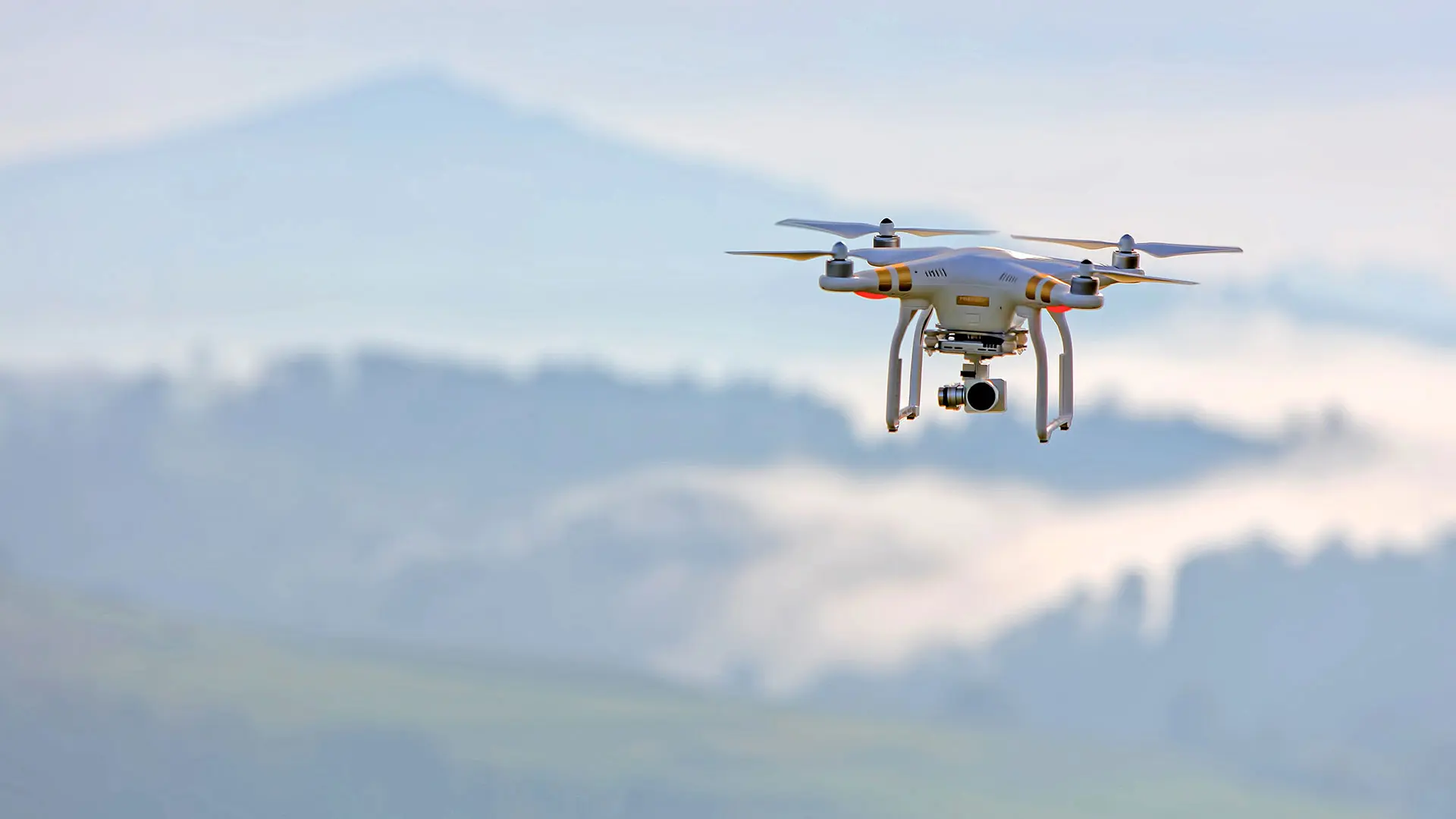 China quiere blindar su tecnología: prepara restricciones a la IA y refuerza el control sobre los drones