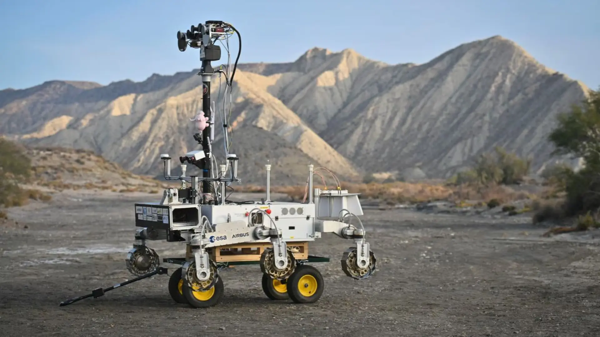 La Agencia Espacial Europea prueba con éxito en Almería el rover que preparará la búsqueda de vida en Marte