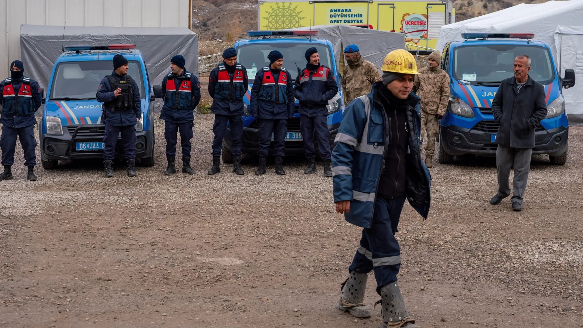 Al menos cinco mineros muertos por un derrumbe en una mina del oeste de Turquía