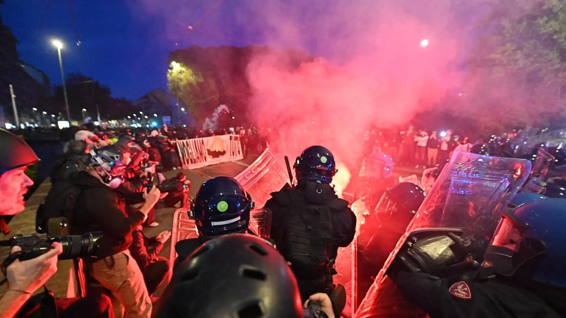 Segundo fin de semana de disturbios en Italia: choques entre manifestantes y policía en Roma y otras ciudades como Bolonia