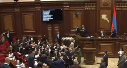 Batalla campal en el Parlamento de Armenia: los diputados terminan a golpes