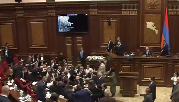 Batalla campal en el Parlamento de Armenia: los diputados terminan a golpes