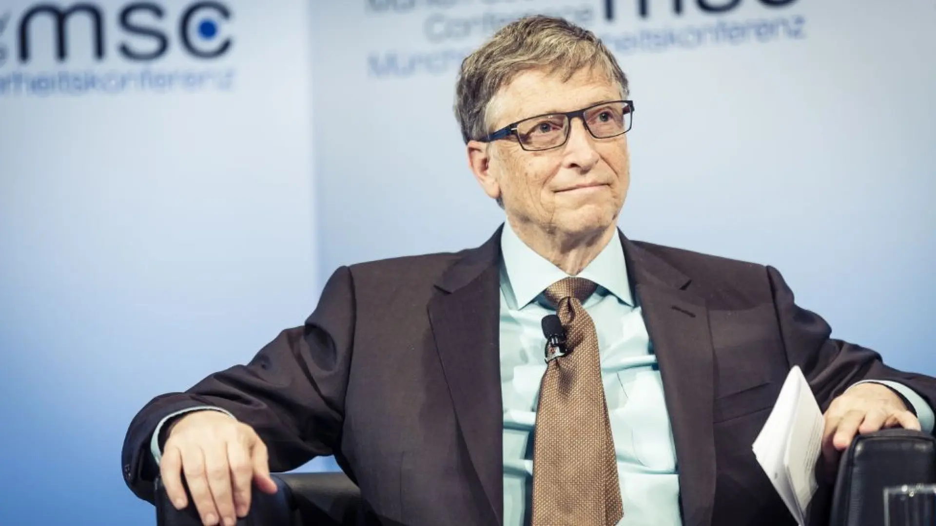 Bill Gates, fundador de Microsoft, sobre la IA y el empleo: «Se trata de contratar al robot, despedir al humano y olvidarse del asunto»