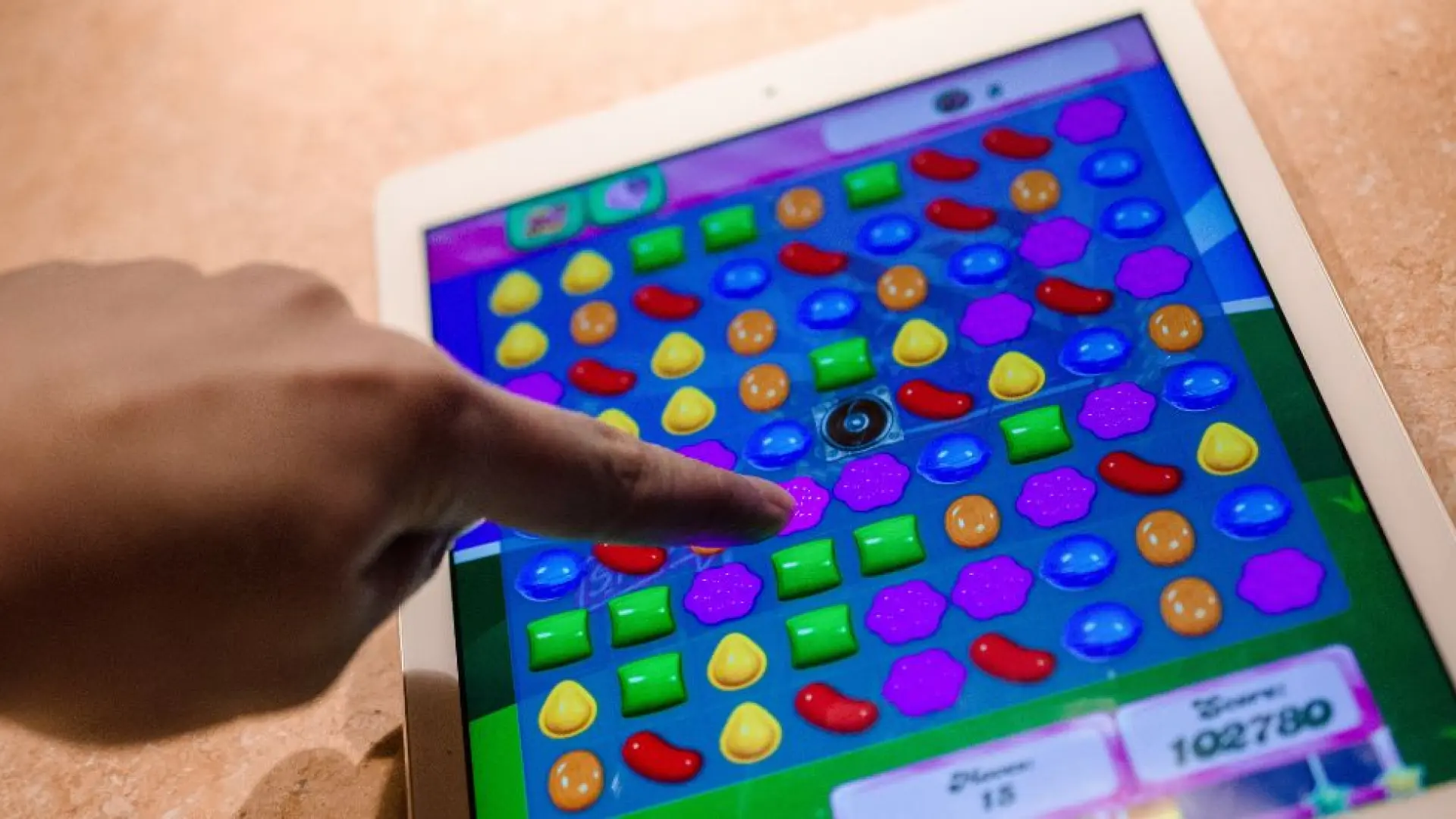 Europa investiga a Minecraft, Candy Crush y otros juegos por cómo hacen gastar dinero a sus usuarios