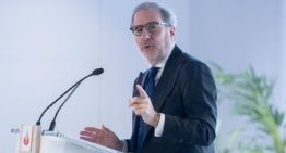 El Reino Unido sube los impuestos a la banca para ayudar a 20 millones de hogares a pagar la energía