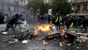Macron rechaza la dimisión de su ministro de Interior a pesar de los graves disturbios que azotan a toda Francia