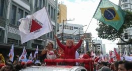 «Miliciano», «corrupto»: Lula y Flávio Bolsonaro chocan en el debate electoral en Brasil