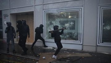 Francia despliega a 70.000 policías ante el temor a una noche de violencia en Halloween