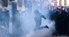 Los profesores franceses, entre la espada de las protestas y la pared del Gobierno