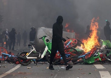 Mélenchon, el impulsor de las protestas en Francia cuestionado por su inacción contra los disturbios