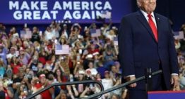 Trump difunde el número de teléfono de un senador republicano en una disputa sobre el cambio horario