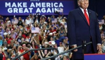 Trump difunde el número de teléfono de un senador republicano en una disputa sobre el cambio horario