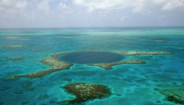 Frente a la costa de México se encuentra el agujero azul más profundo del planeta. Nadie sabe hasta dónde llega
