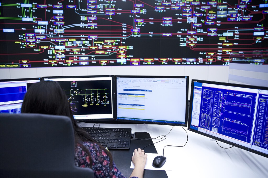 La razón por la que la electricidad tardó más de 15 horas en restablecerse al 100% en España: el temido "black start"