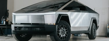 Tesla ha llamado a revisión a casi todos los Cybertruck vendidos y hay un buen motivo: se les caen piezas en marcha 