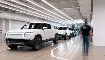 Volkswagen ha metido 6.000 millones de dólares en Rivian para crecer en Estados Unidos. Los aranceles están truncando sus planes