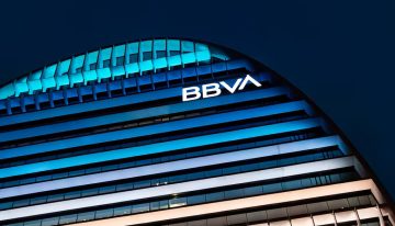 La banca española ha convertido un impuesto «confiscatorio» en confetti para su fiesta: 8.400 millones de beneficios
