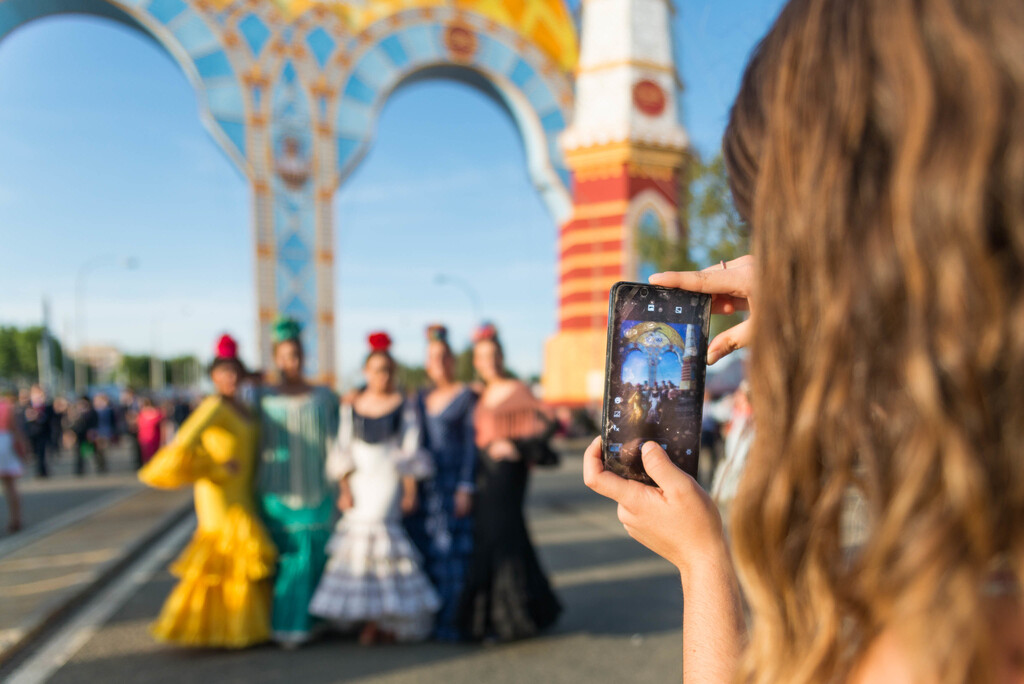Grabar a gente borracha en la Feria de Abril se ha convertido en una tradición. Las multas por hacerlo no son tan divertidas
