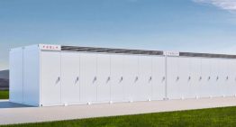 Musk ha creado el círculo perfecto: las megabaterías de Tesla alimentan la IA que definirá sus próximos coches