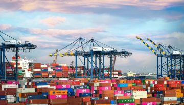 Los aranceles están lastrando las importaciones en barcos de China a EUU y agitan un fantasma: estanterías vacías
