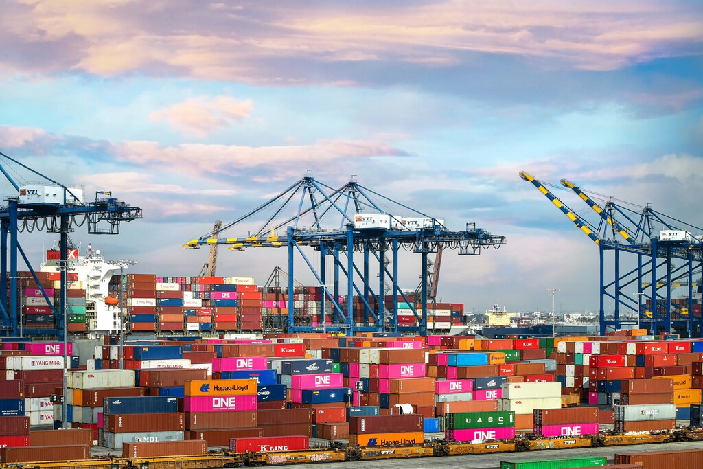 Los aranceles están lastrando las importaciones en barcos de China a EUU y agitan un fantasma: estanterías vacías