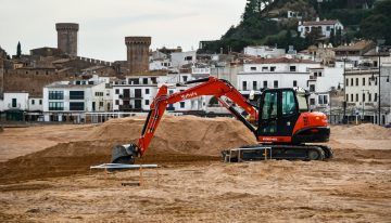 Solo hay algo más abundante que los turistas en las playas españolas: las algas asiáticas se están convirtiendo en un enorme problema